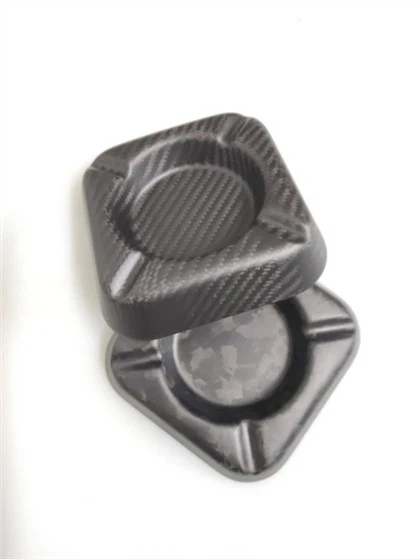 Чорна попільничка з вуглецевого волокна